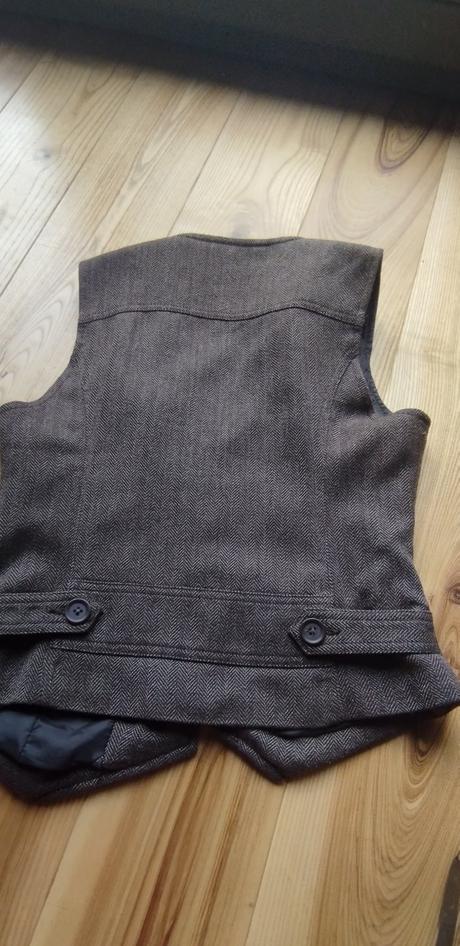 Vestička na gombíky, 36