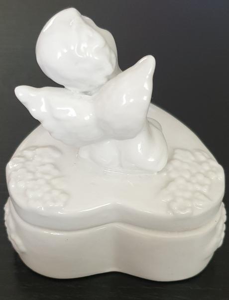 Keramicka sperkovnica s anjelikom,