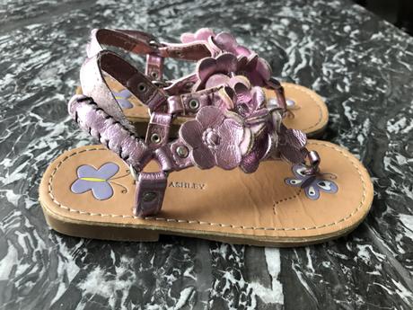 Laura ashley sandalky 24, 24