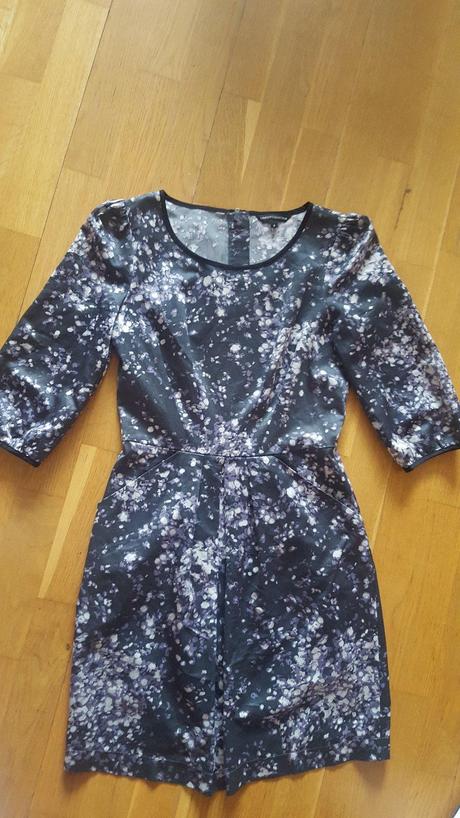 Saténové šaty, 36