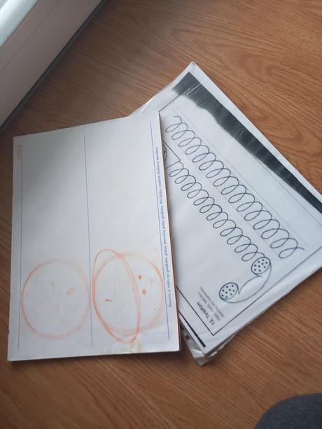 Pomôcka na správne držanie pera,