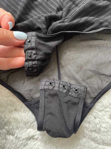 Cierne sietkovane body, l