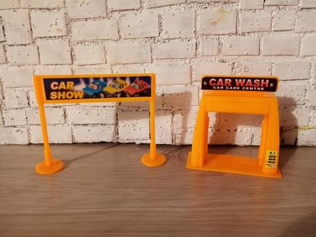 Set kovové i športové autíčka s doplnkami,