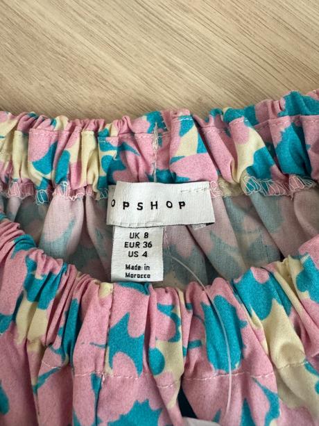 Kvietkovy top s vyrezmi, 36