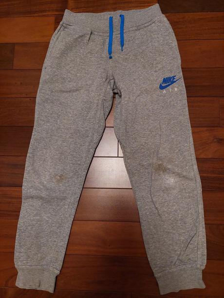 Čierne tepláky, 134