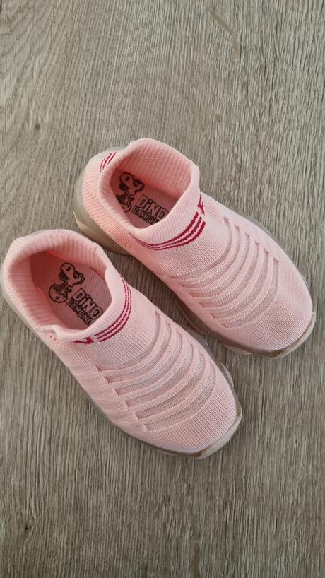 Svietiace tenisky, 27