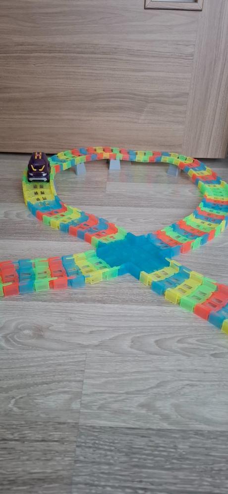 Autíčková dráha svietiaca,