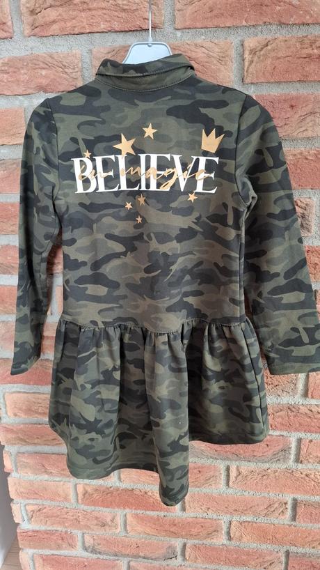 Maskáčové šaty, 116