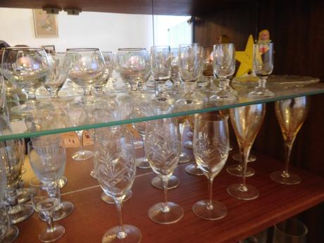 Sklenené poháre poháriky na nožičke,,