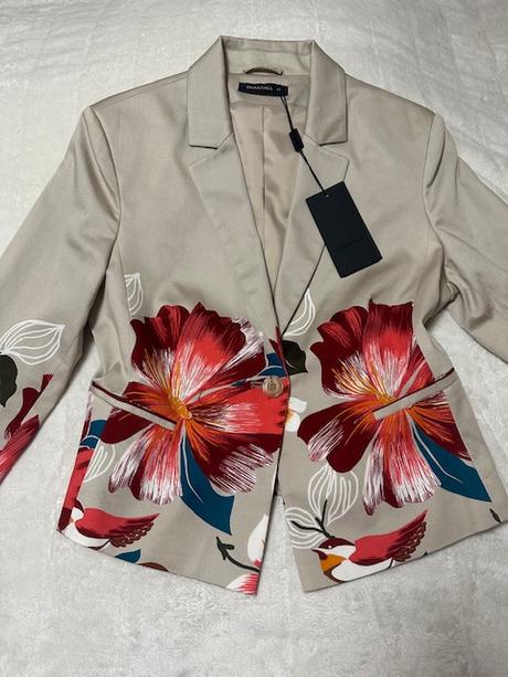 Kratšie béžové sako s krásnym motívom zn. chantall, chantall,40 / m