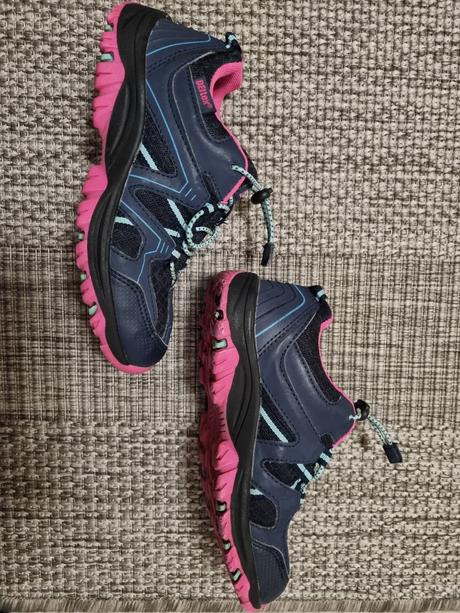 Turisticke tenisky, 32