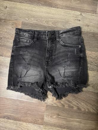 Kraťasky, clockhouse,34