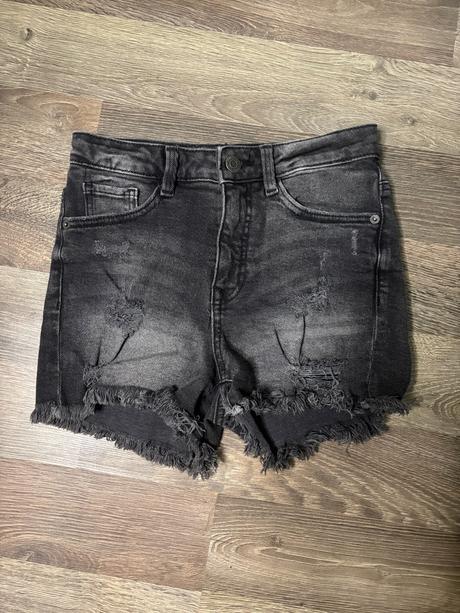 Kraťasky, clockhouse,34