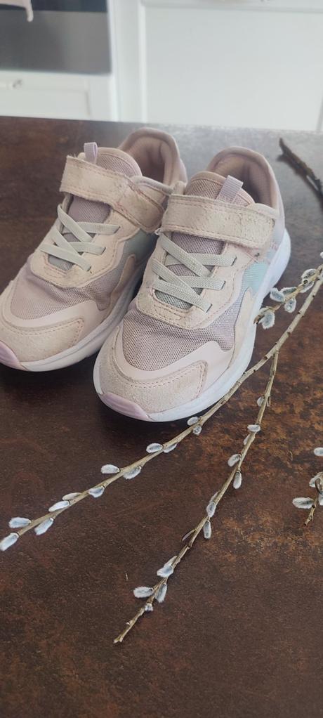 Dievčenské tenisky, 29