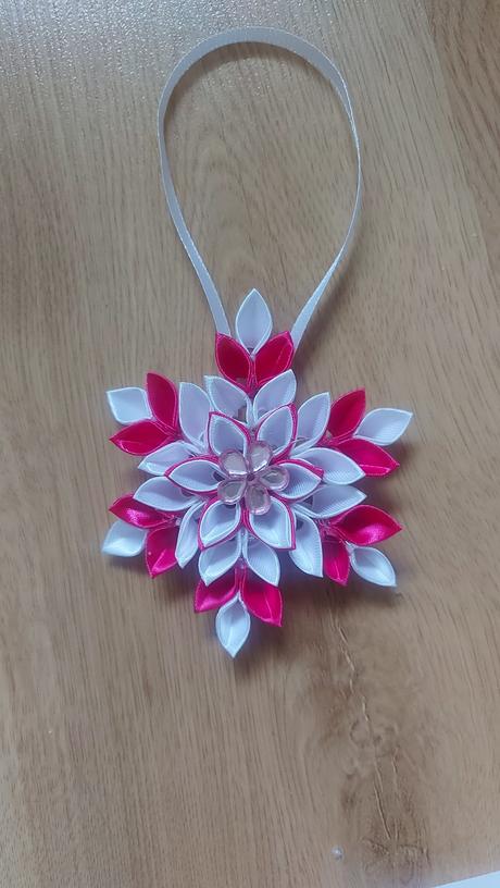 Snehove vlocky zo stuh, 