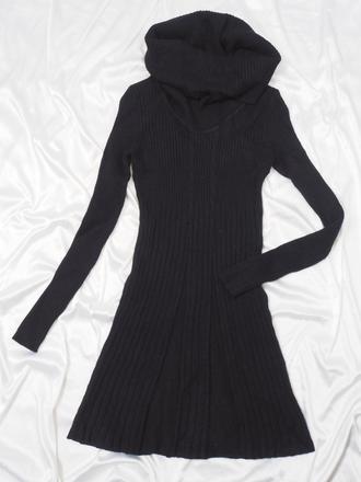 Kvalitné úpletové šaty s rolákom meily, s