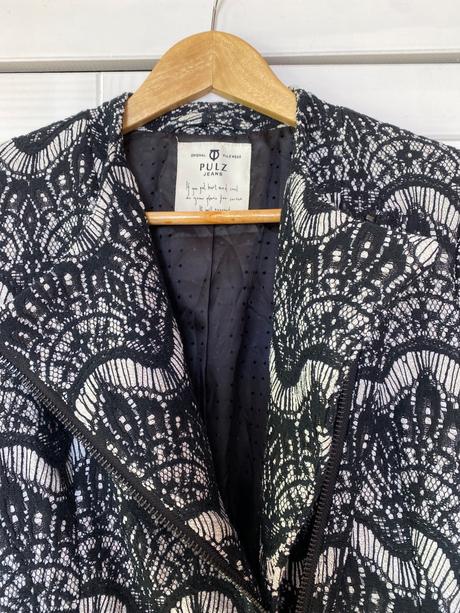 Čiernobiely elegantný kabátik, s