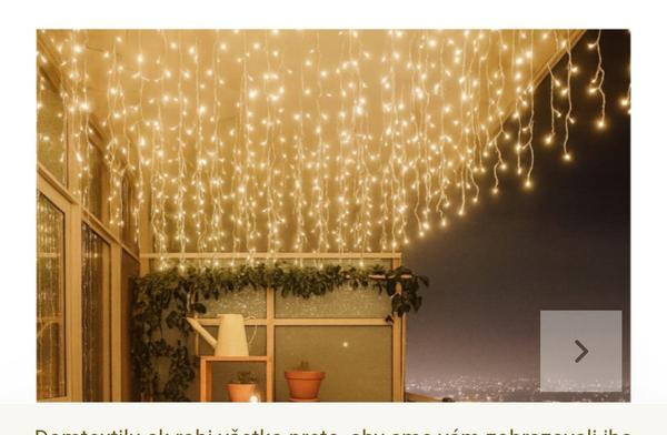 Ako zavesiť vianočné svetielka na strop?