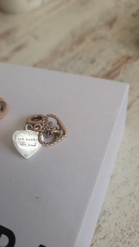 Pandora prívesok, pandora