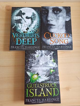 Frances hardinge v anglictine, 