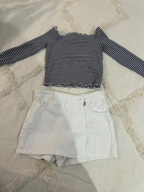 Krátky top s odhalenými ramenami, 140