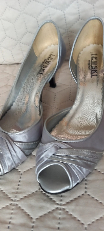 Strieborné spoločenské lodičky, 38