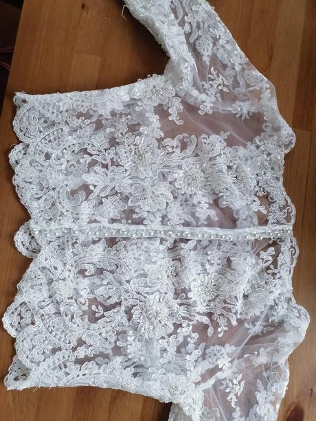 Svadobné bolerko, 40