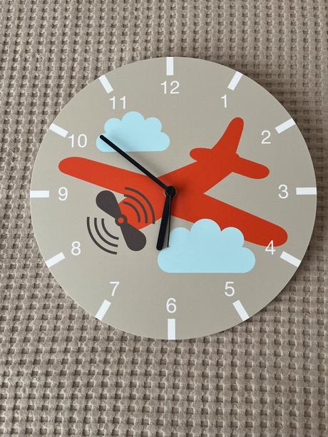 Detske nastenne hodiny, 