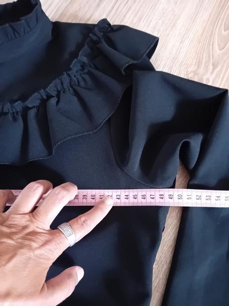 Šaty s volánikmi, m