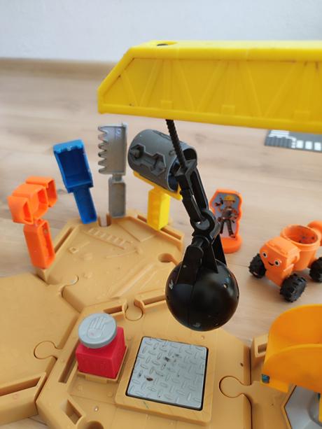 Bob staviteľ s kinetickým pieskom, 