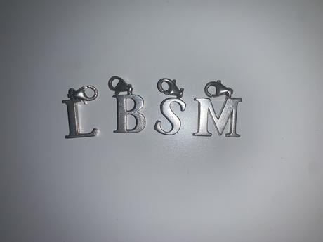 Strieborné prívesky/písmenká,