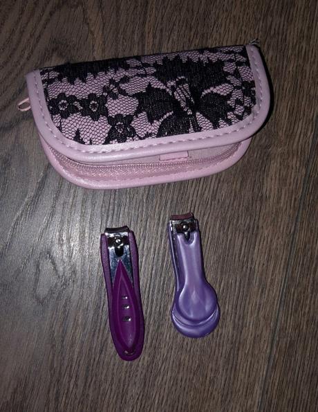 Manikúra, pedikúra,