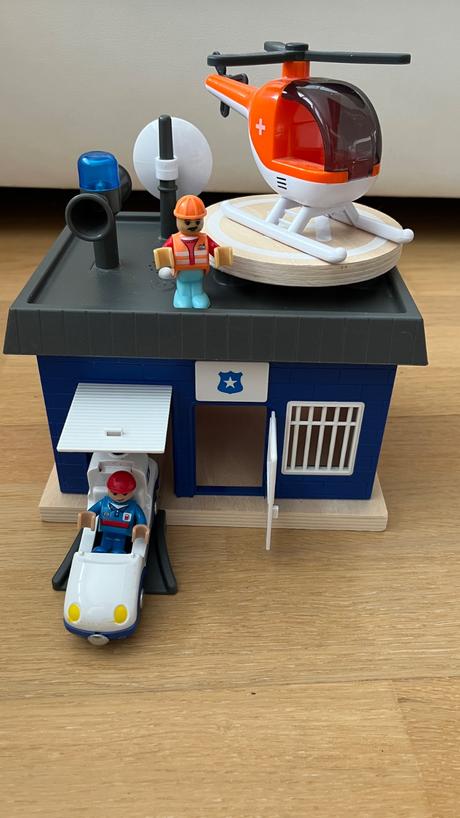 Drevená dráha s požiarnou a policajnou stanicou, 