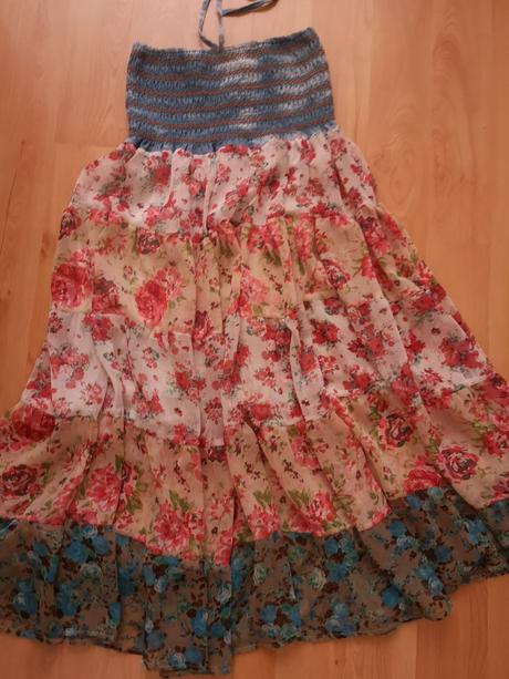 Šaty alebo sukňa, m