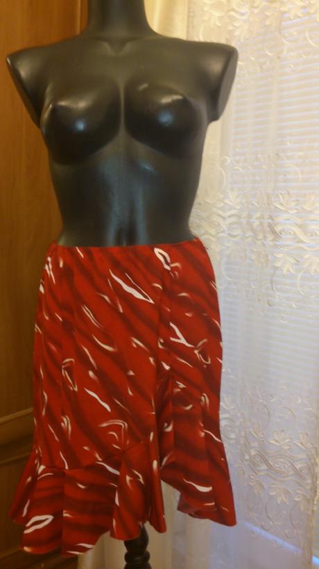 Pani červená sukna, veľkosť s, angie,s