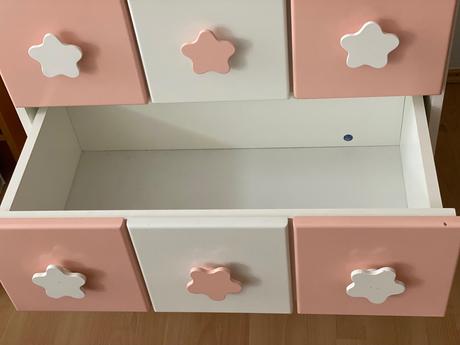 Dievčenská izba - posteľ, komoda, nočný stolík,...,