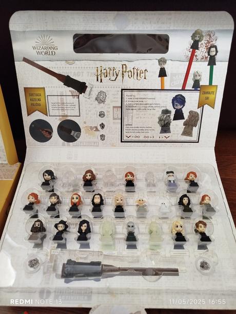 Balík pekných hračiek pre deti,