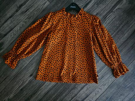 Guľkovaný top s balónovými rukávmi, 110