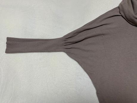 Sivohnedý dlhší rolák s netopierími rukávmi, m