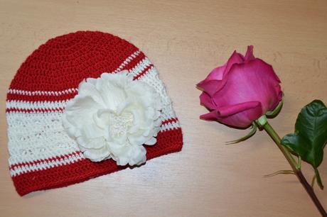 Háčkovaná čiapočka s kvetom, <50 - 158