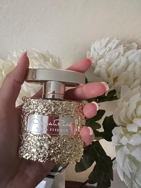 Oscar de la renta bella essence,