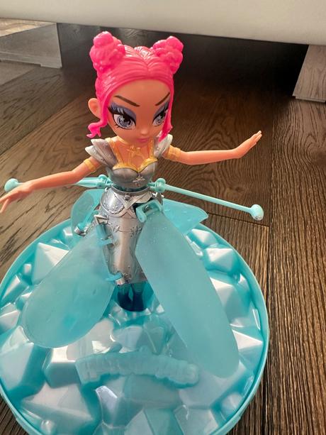 Spin master hatchimals pixies lietajúca víla, 