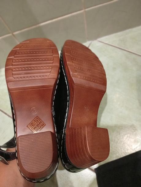 Akcia- lakované sandále č.41, 40 / 41