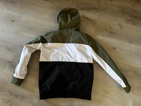 Prechodná vetrovka 146/152, chapter young,146