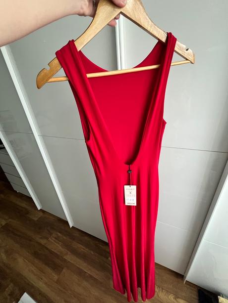 Nové spoločenské šaty s odhaleným chrbtom, xs