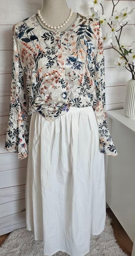 Pekná lahulinká blúzka, s