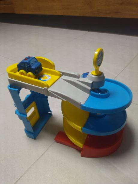 Autodráha s dvoma autíčkami, 