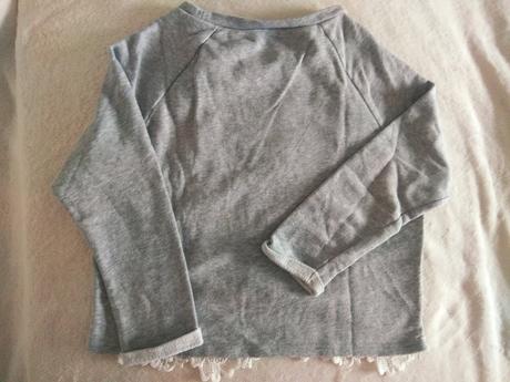 Originálny sveter s čipkovanou aplikáciou, 140