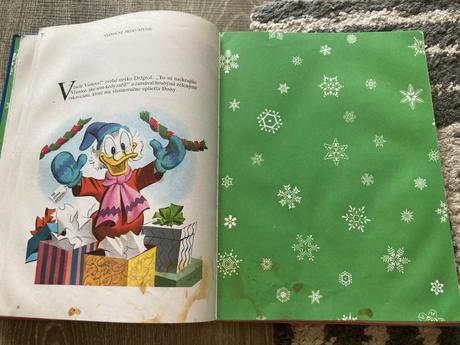 Veselé vianoce s mickey mousom a jeho priateľmi,