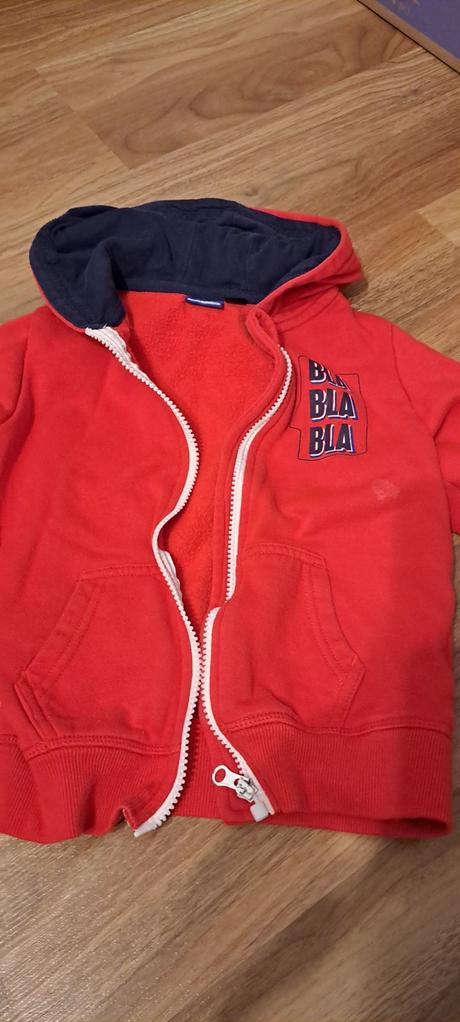 110 mikina, lupilu,110